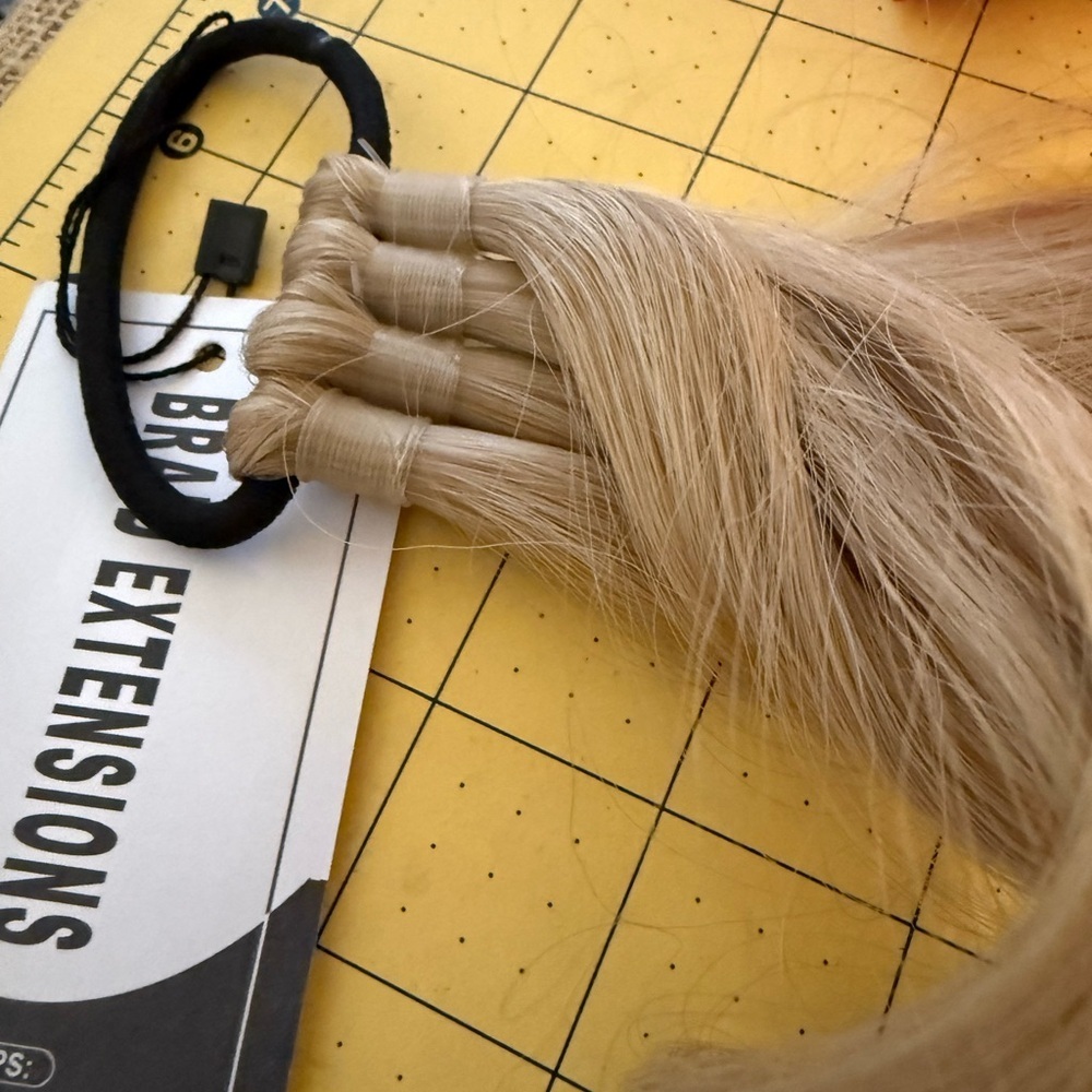 Elegant Blonde Hair Extension Set, NWOT - Picture 6 of 8